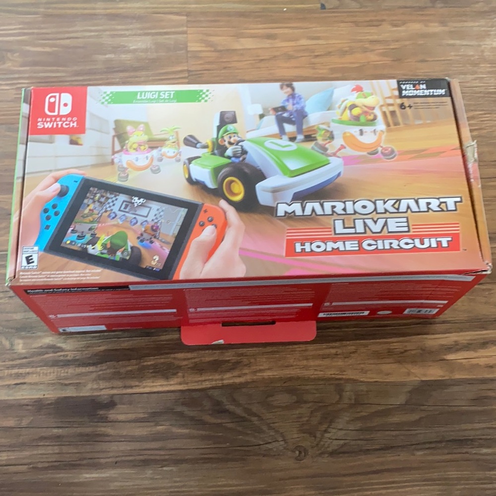 Nintendo switch Luigi set. (Nintendo switch system and game download required)